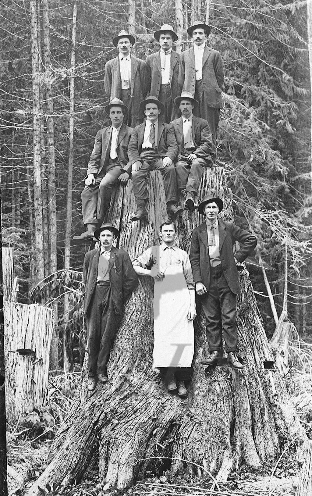 2014.003.4986 Summit Lake loggers Arrow Lakes Historical Society